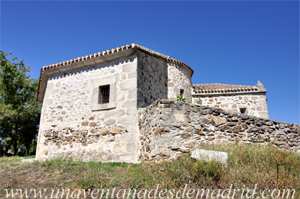 Cabanillas de la Sierra, Lateral Este del bside de la Iglesia