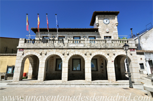 Cabanillas de la Sierra, Ayuntamiento