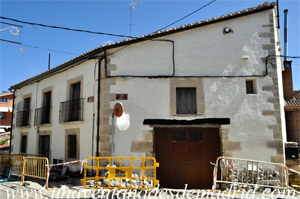 Cabanillas de la Sierra, Vivienda urbano-rural en la Calle Real, 92