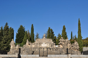 Cerro de los Ángeles, en Getafe, restos del antiguo Monumento al Sagrado Corazón de Jesús Cerro de los Ángeles, en Getafe, restos del antiguo Monumento al Sagrado Corazón de Jesús