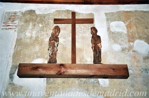 Prdena del Rincn, Tallas gticas de madera policromada encontradas ocultas en una hornacina dentro del muro del atrio Norte; representan a la Virgen y a San Juan, y formaban parte de un Calvario