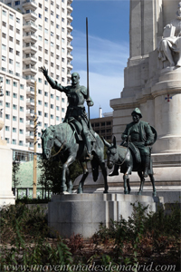 Monumento a Miguel de Cervantes. Figuras de Don Quijote y Sancho Panza esculpidas por Lorenzo Collaut Valera