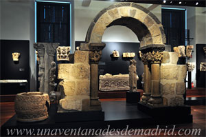 Museo Arqueolgico Nacional, Arco romnico del Monasterio de San Pedro de las Dueas