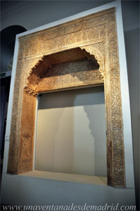 Museo Arqueolgico Nacional, Arco de ventana realizado en yeso en el siglo XIV procedente de la Casa del Chapiz, Barrio del Albaicn (Granada)
