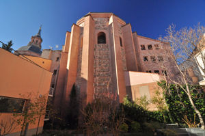 Museo de San Isidro. Los orgenes de Madrid, Capilla del Obispo desde el Jardn Arqueobotnico