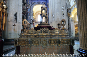 Sevilla, Custodia del Corpus Christi situada sobre el paso procesional del Cristo de la Pasin