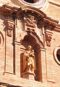 Sevilla, Detalle de la hornacina central con la imagen de la Virgen del Carmen