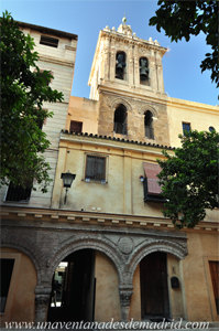 Sevilla, Torre campanario de la Iglesia del Divino Salvador fotografiada desde el Patio de los Naranjos del Salvador Sevilla, Torre campanario de la Iglesia del Divino Salvador fotografiada desde el Patio de los Naranjos del Salvador