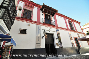 Sevilla, Entrada al antiguo hospital en la Plaza de los Venerables