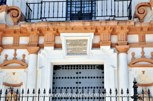 Sevilla, Detalle de la Cartela existente en la portada de la iglesia